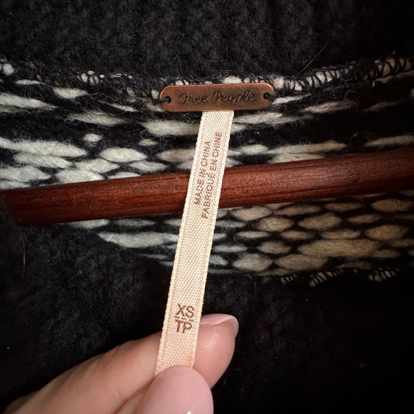 Free People Fair Isle Cowl Neck‎ Pullover Sweater Women XS black white wool knit - Picture 3 of 8